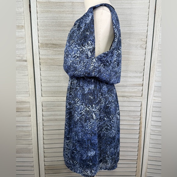 FYLO Sleeveless Midi Dress with Cutout V Bust Black/Blue Print-S (petite) - Picture 2 of 3